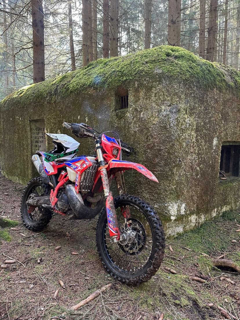 BETA RR Race 300 2T MY22 - skvělý stav- 62 mth