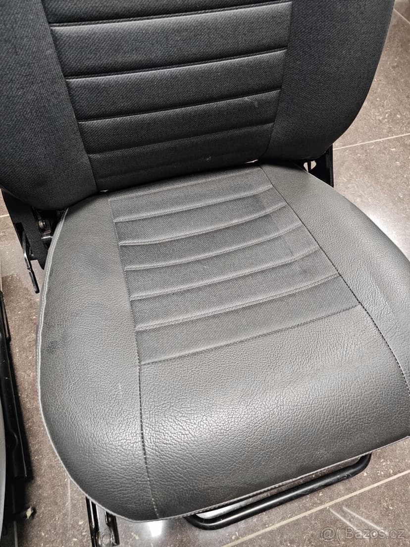 Přední sedadla defender