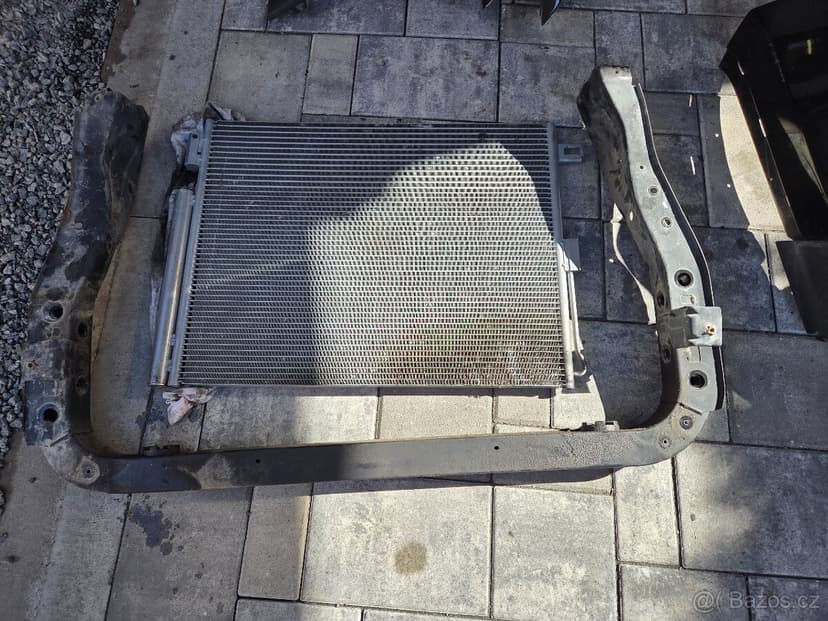 Díly Jeep Grand cherokee WK2  - přední část.