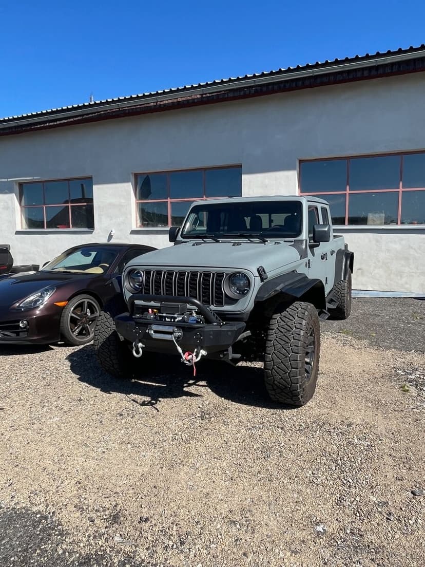 JEEP GLADIATOR 3,6 V6 ROK 2024 NAJETO 4.600 KM