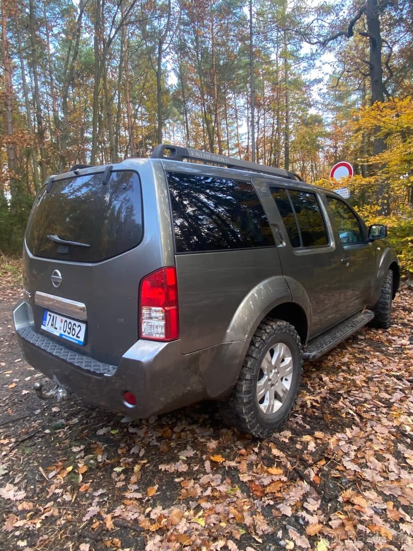 Nissan pathfinder 4x4 redukce Offroad 7míst rychlost=sleva