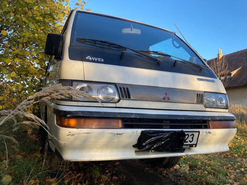 Mitsubishi L300 2.5d 4x4 / 8 míst / tažné 2t