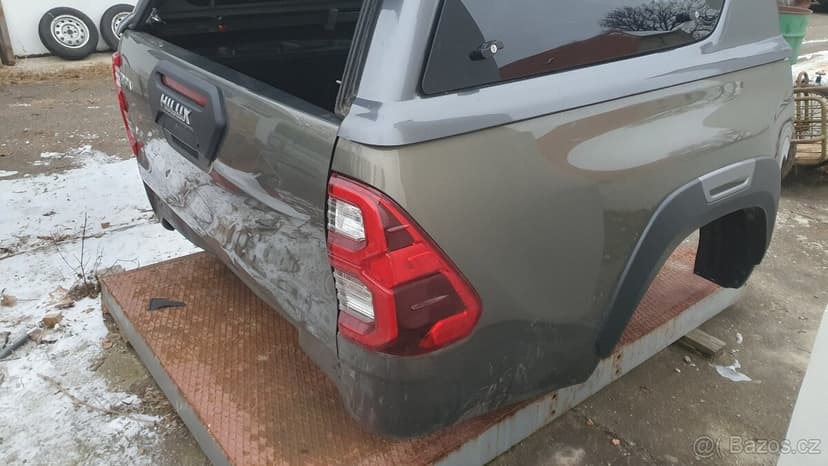 TOYOTA HILUX INVINCIBLE DC - korba