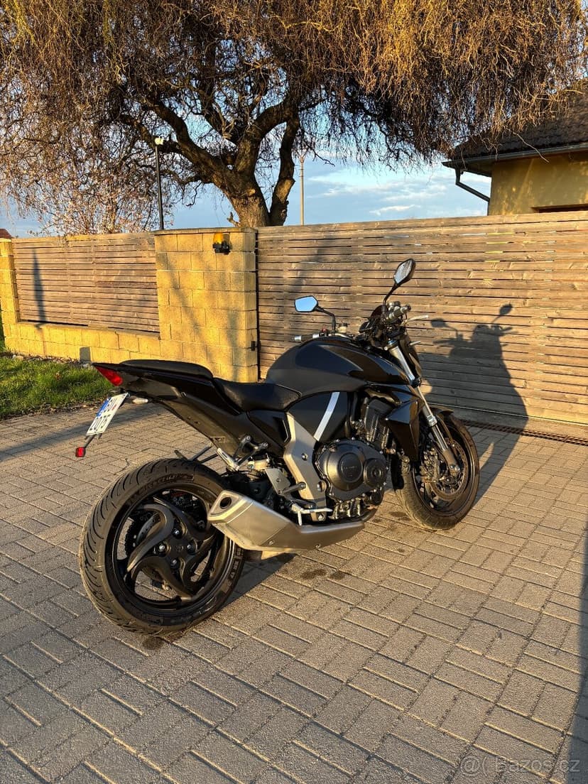 Honda cb 1000 r 2011