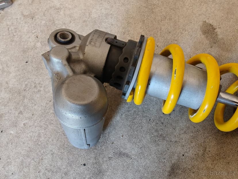 Yamaha YZF-R6 - centrální  tlumič - chladič -  sada zámků