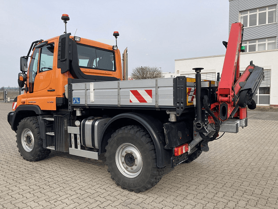 Mercedes-Benz Unimog U 318 - valník s hydraulickou rukou