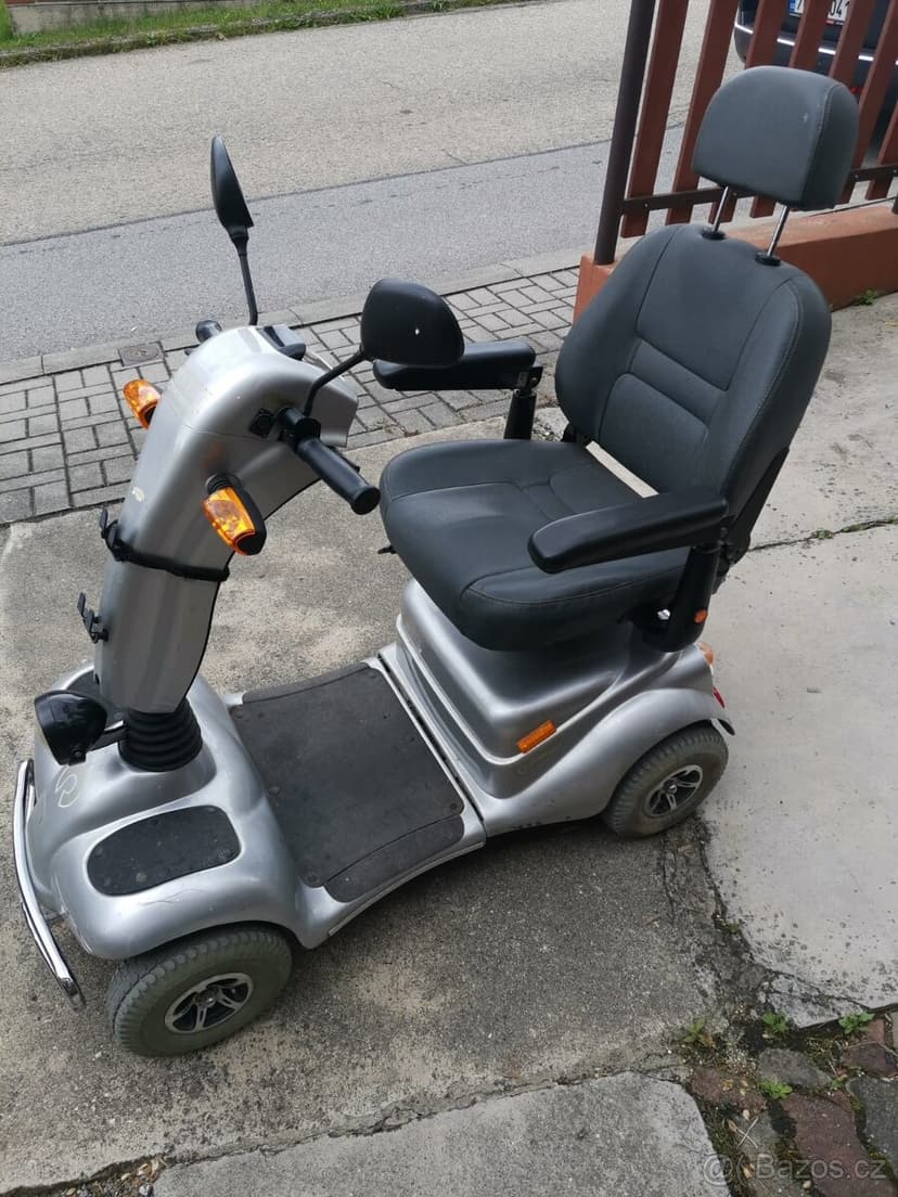 Prodám elektrický čtyřkolový skútr / vozík