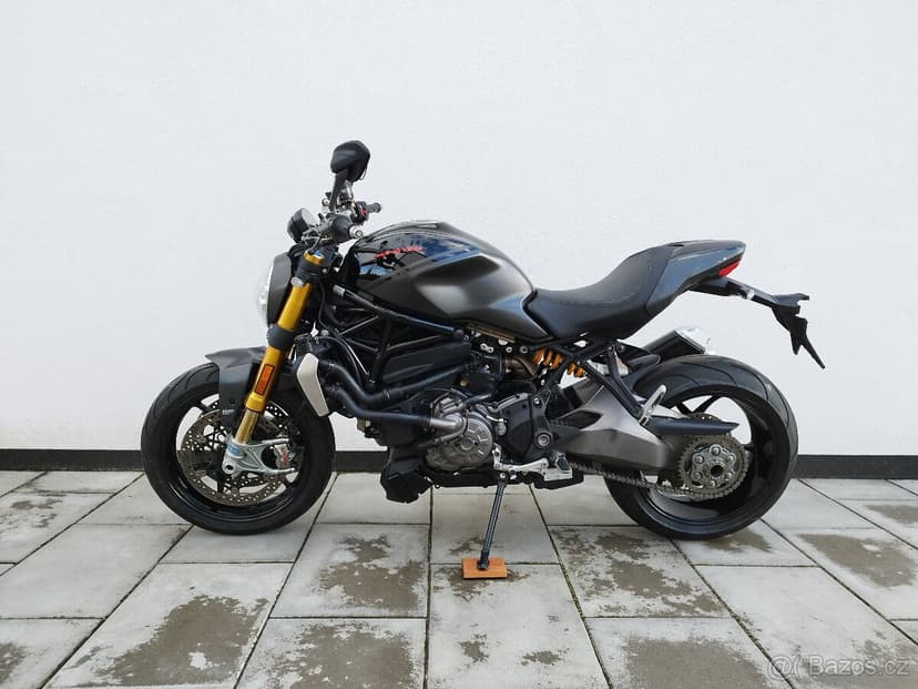 Ducati Monster 1200S