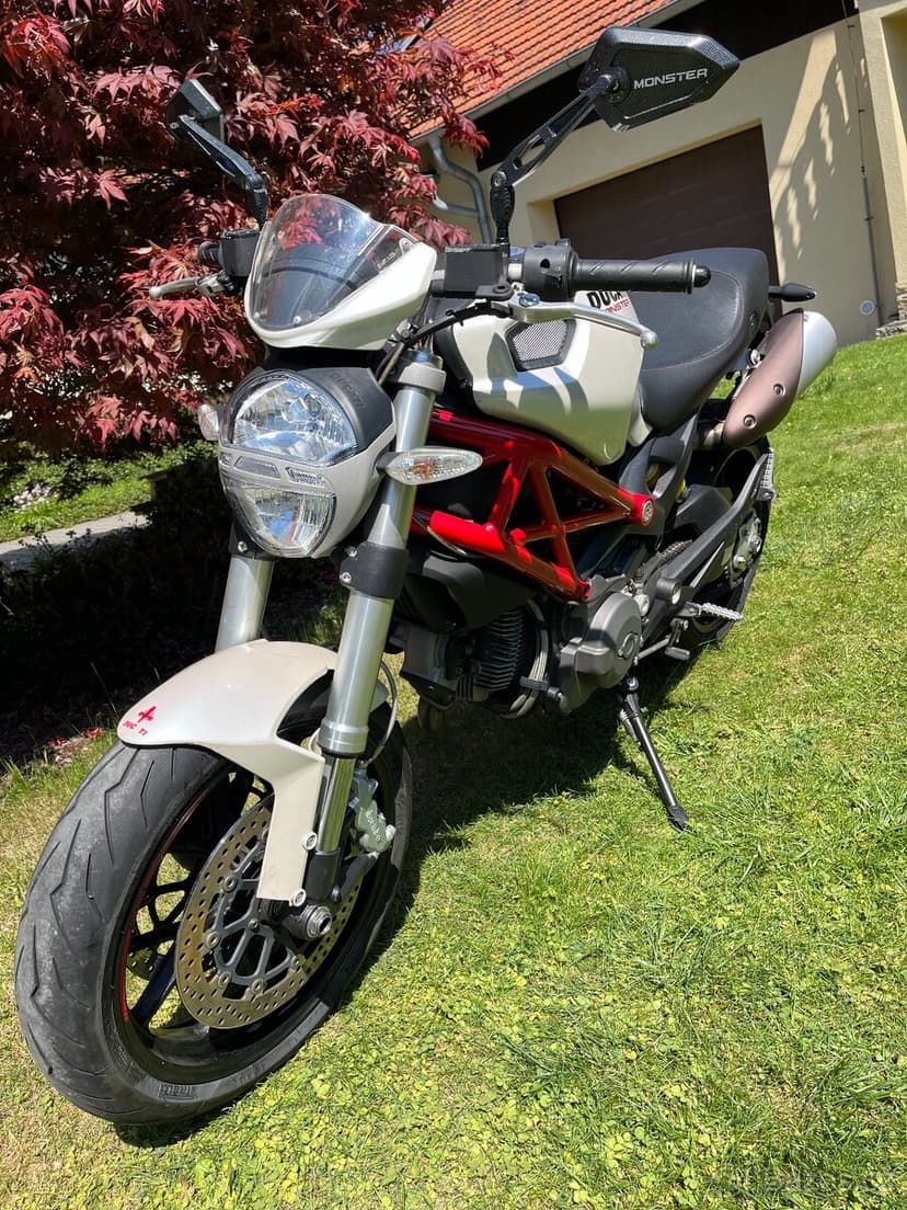 Ducati Monster 796