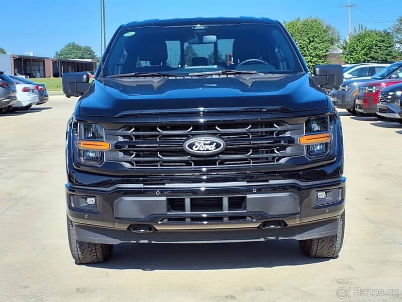 Ford F-150 XLT SuperCrew z roku 2024, s motorem 2.7L V6
