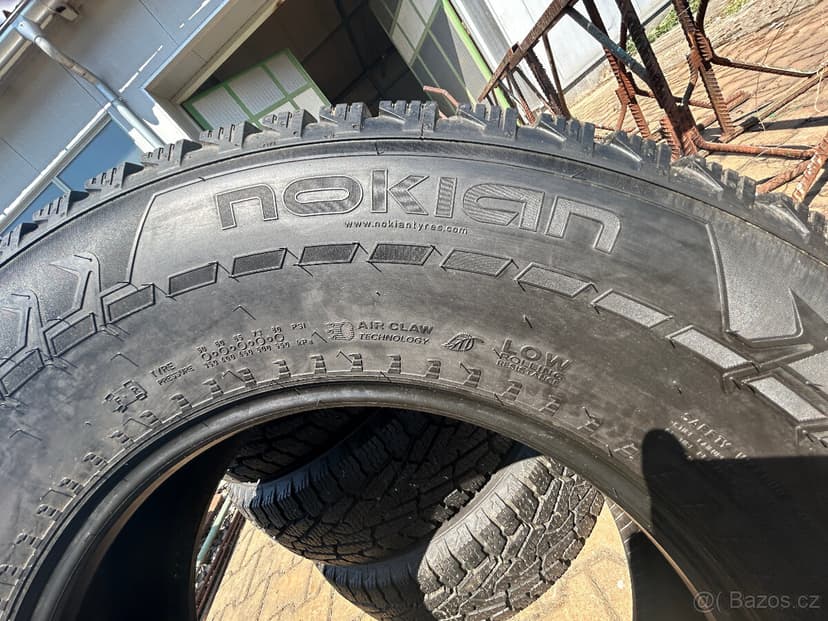 Jeep Wrangler - Pneu Nokian Hakkapeliitta LT 245/75x17