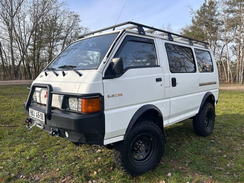 Mitsubishi L300
