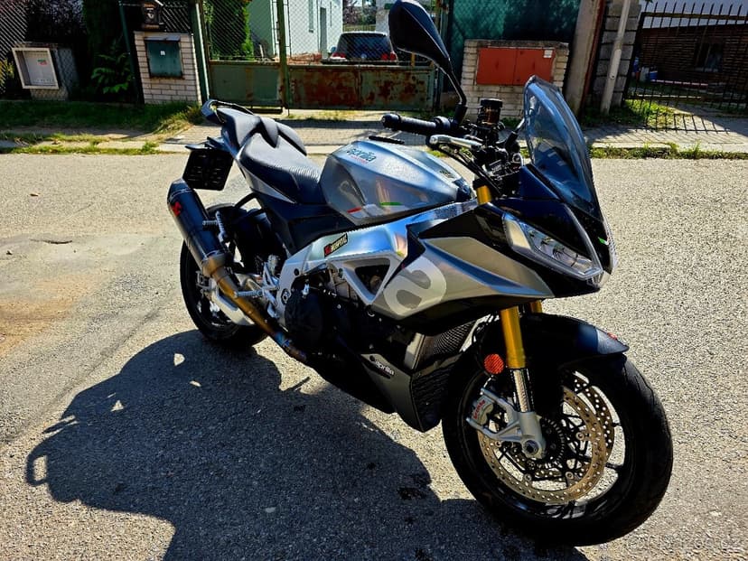 Aprilia Tuono V4 1100RR - ČR, stav nové motorky, Akrapovič