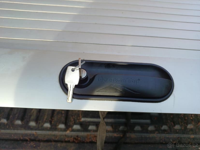Rolovací kryt / roleta Mountain Top Nissan Navara D23