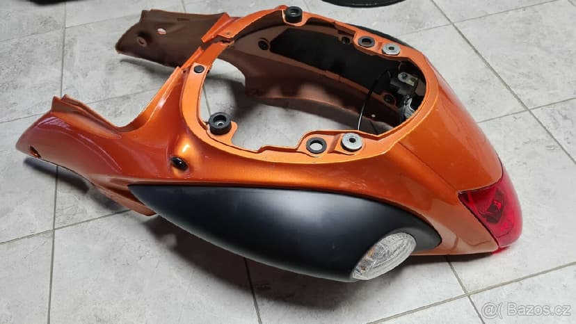 Suzuki GSX-R 1300 Hayabusa zadní kapota, blinkry a světlo