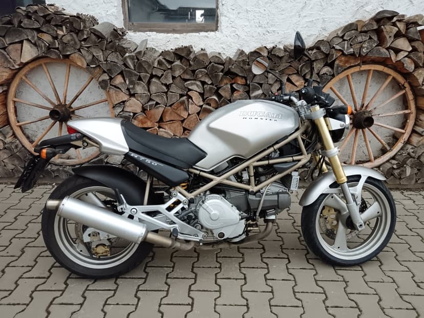 DUCATI MONSTER 750