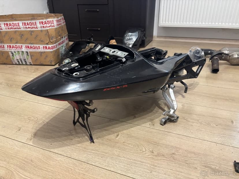 Podsedadlovy ram a plast na Suzuki Gsxr 1000 03-04