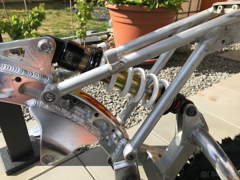 Na díly nebo jako celek stavba Honda crf50+ orig.díly Honda