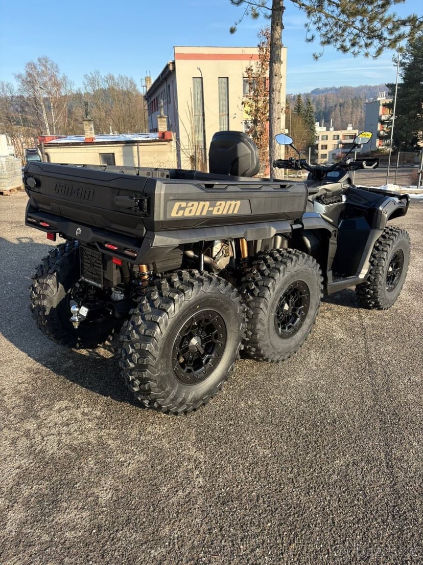 Novinka Can Am Outlander 1000r Max 6x6 Backcountry 2026