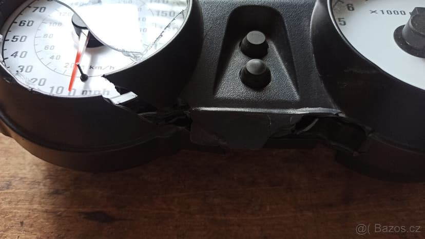 Funkční budíky Kawasaki ZZR 1400 s poškozeným obalem