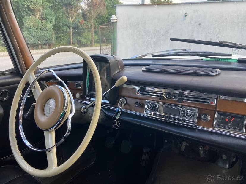 Mercedes Benz 220S W111