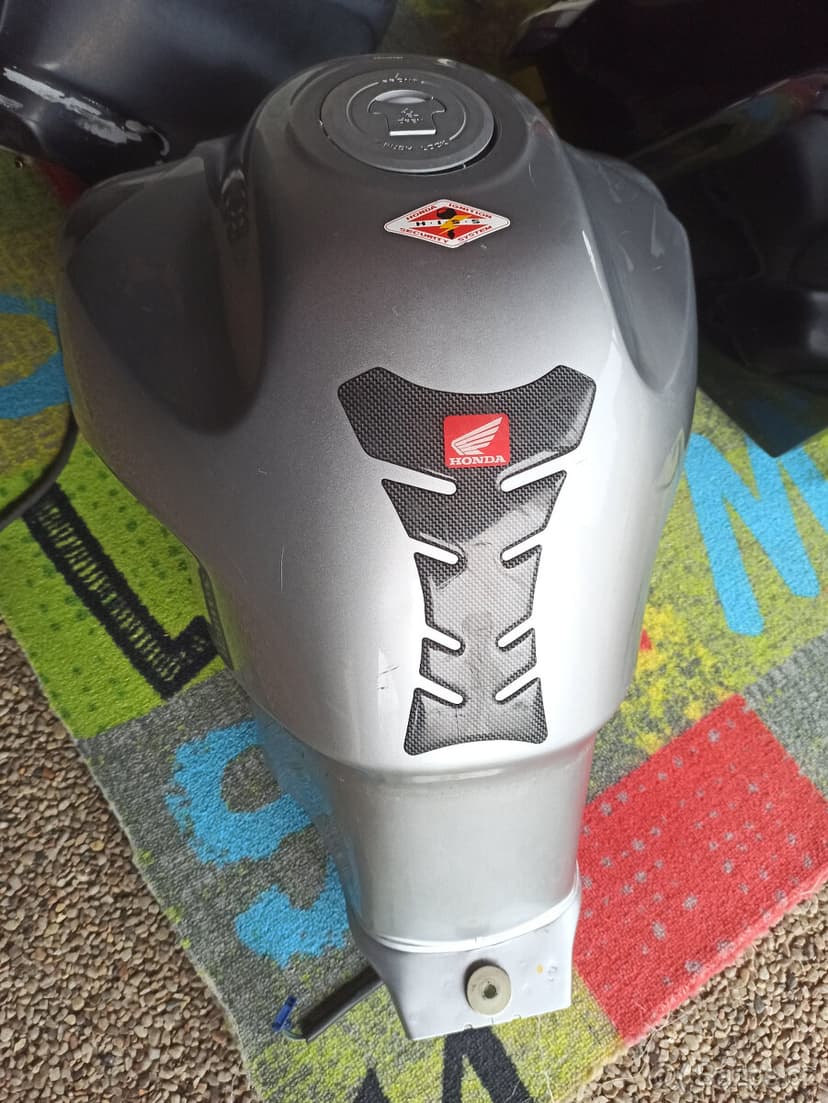 Nádrže benzínové na různé motorky