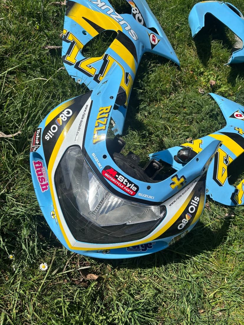 Kapoty a svetla na Suzuki Gsxr 600 750 00-03