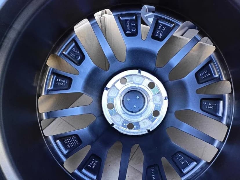 Alu kola LAND CRUISER 6x139,7 R19 ET25+TPMS+ZIMNÍ 265/55R19