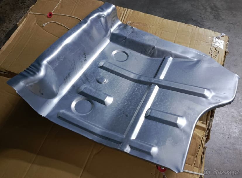 Podlaha Suzuki Samurai.