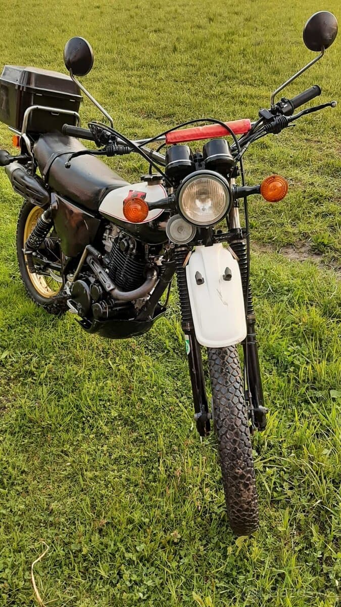 Yamaha XT 500 r.v. 1980 silvertank doklady