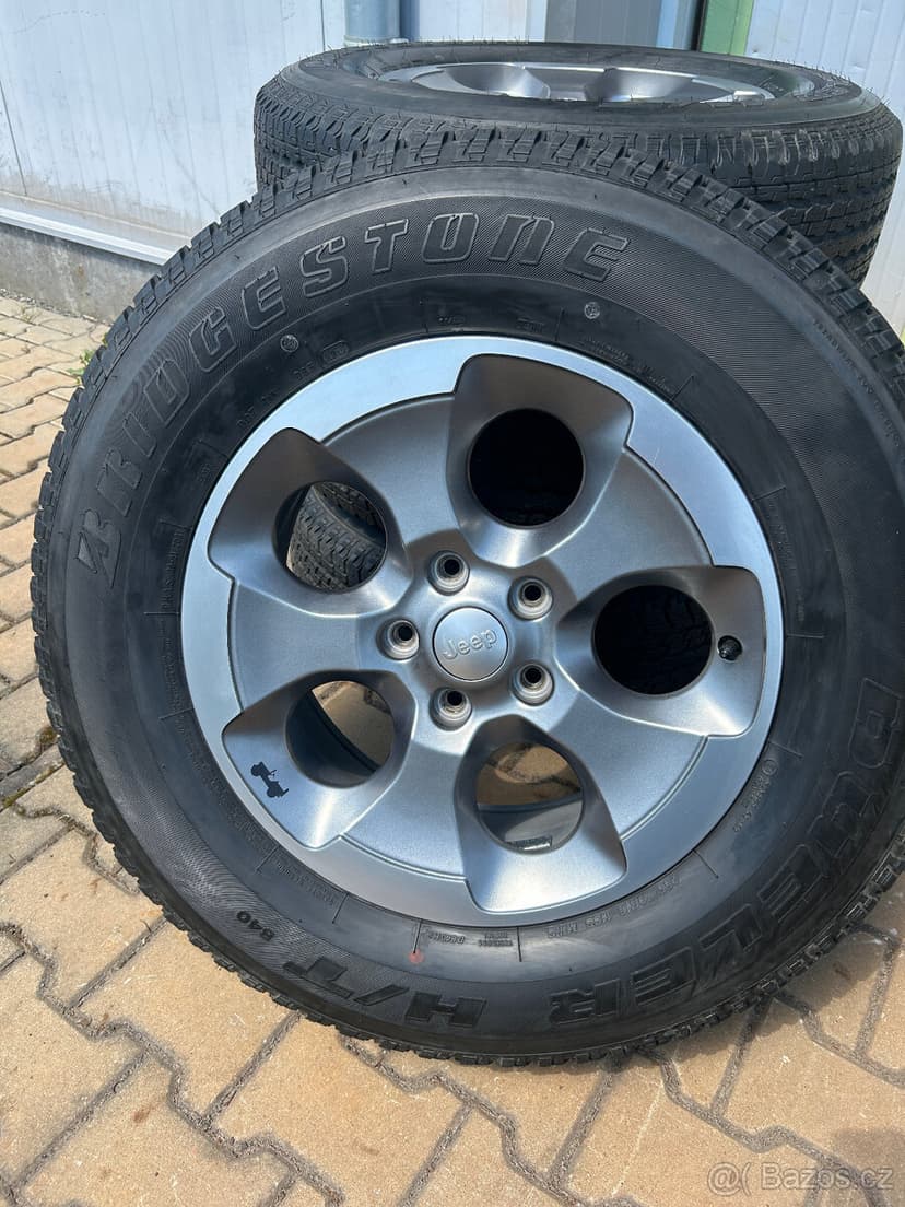 Jeep Wrangler Alu disky 7,5Jx18 včetně pneu 255/70x18