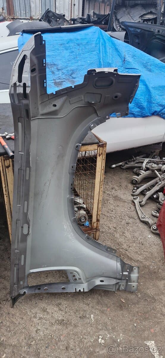 Levy predni blatnik land rover defender