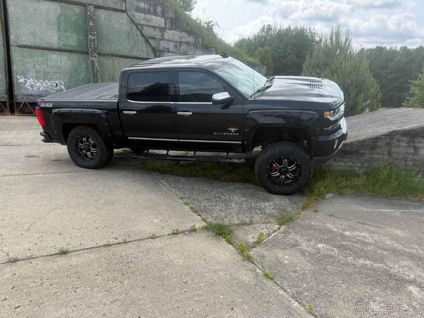 Chevrolet Silverado Z71 Black Widow