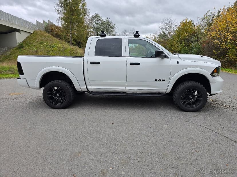 Dodge Ram 1500 4X4 5.7 Hemi - LPG, Off-Road 11/ 2019