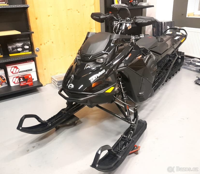 Ski-Doo Summit X 165¨ 850 Turbo R E-tec Shot