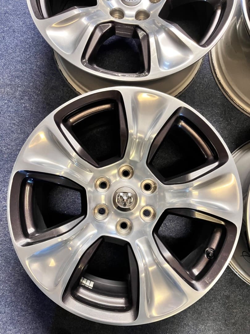 6x139.7 R20 Originál Dodge RAM 1500 REBEL - TOP STAV -