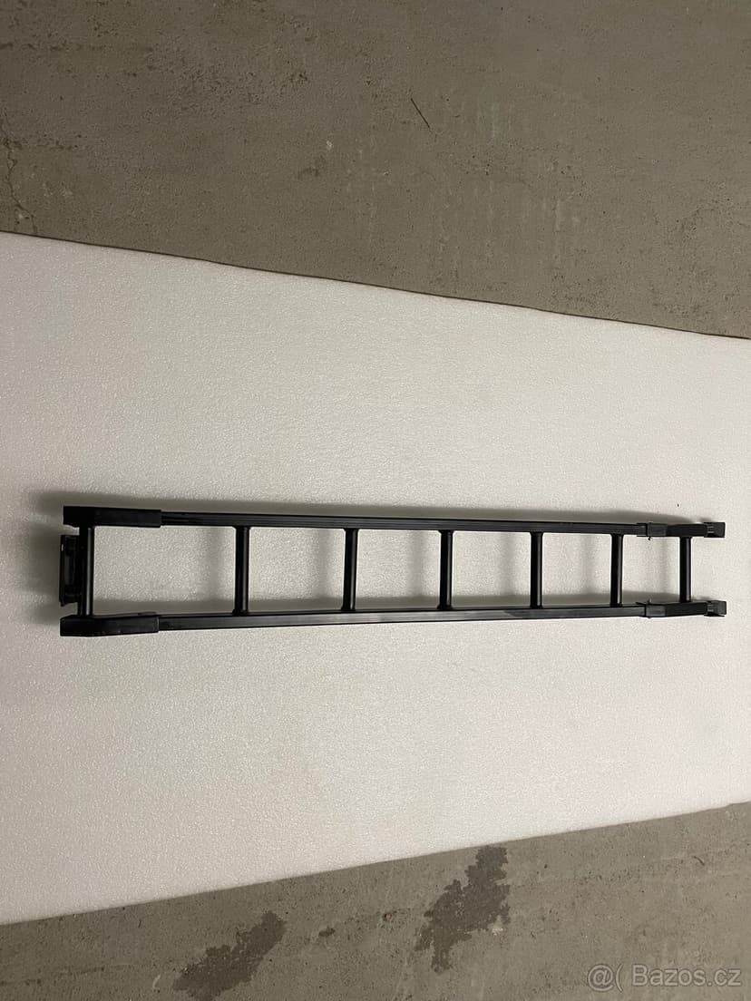 Expediční žebřík na zadní dveře vozidla