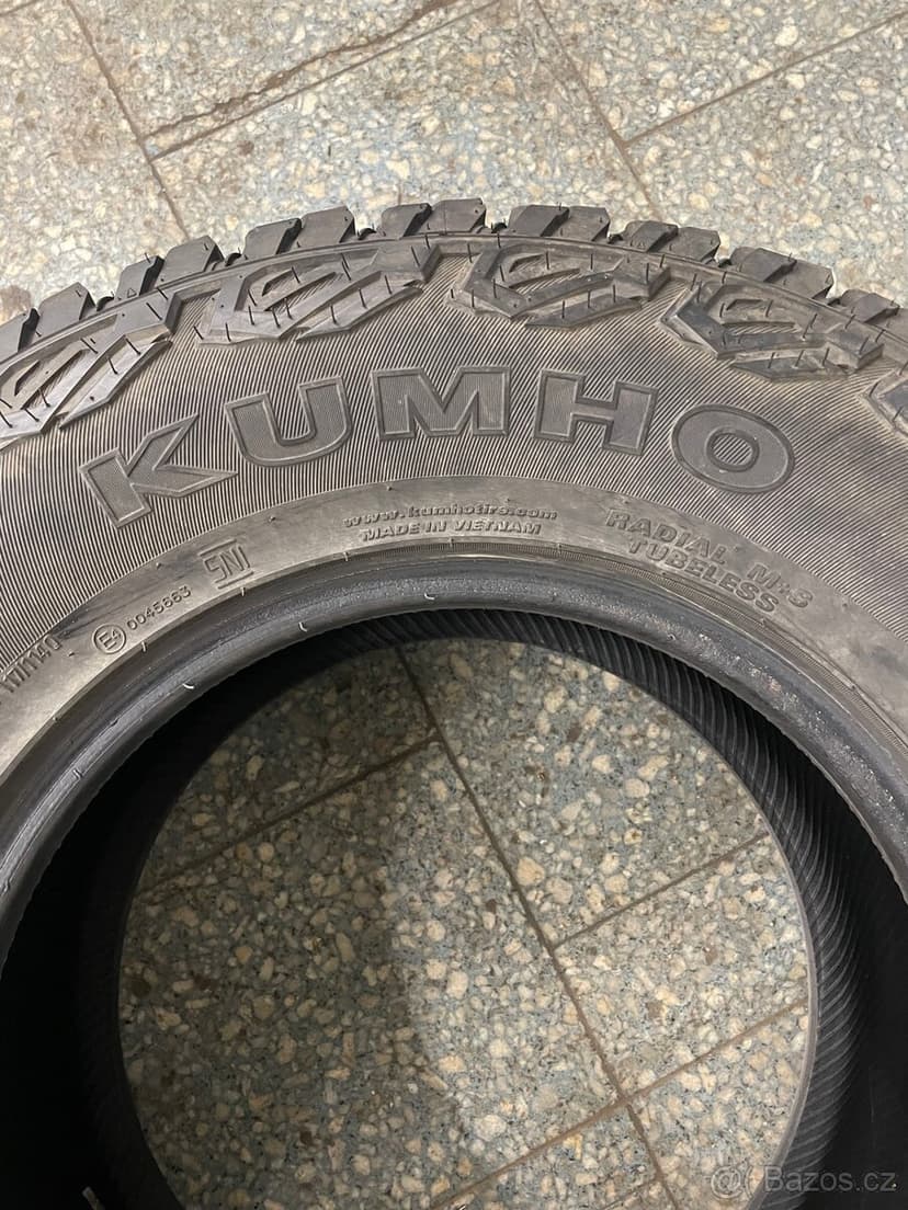 Celoroční pneu 265/70 R16 Kumho RoadVenture MT 51 M+S