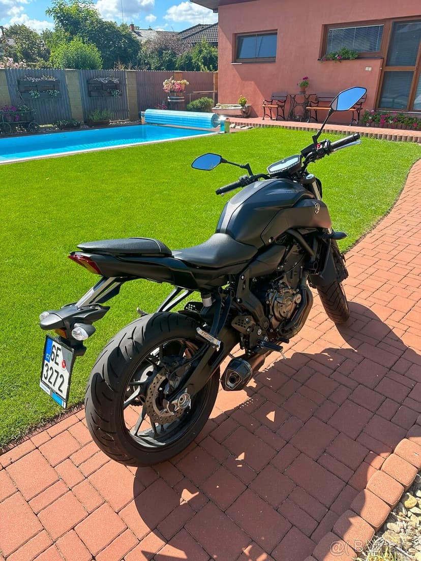 Yamaha MT-07 (4200km) – Jako nová, s výfukem MIVV