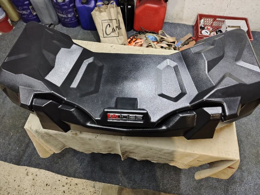 Zadní box na čtyřkolku-zánovní