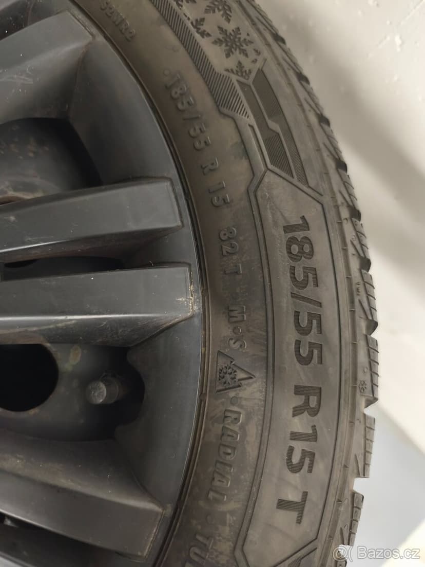 Sada kol se zimními pneu