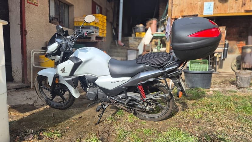 HONDA CBF125M, 2022, 1. majitel, 3 kufry, STK 2 roky, k