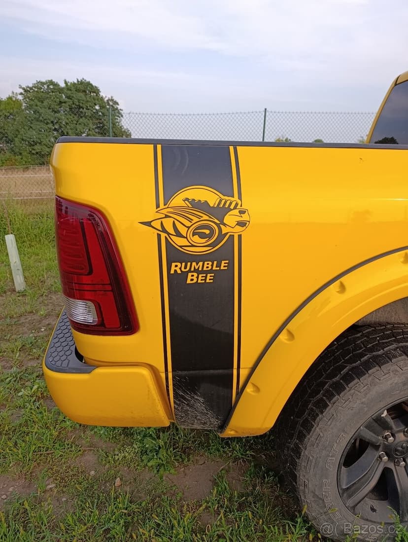 Dodge RAM 1500 najeto 53000km