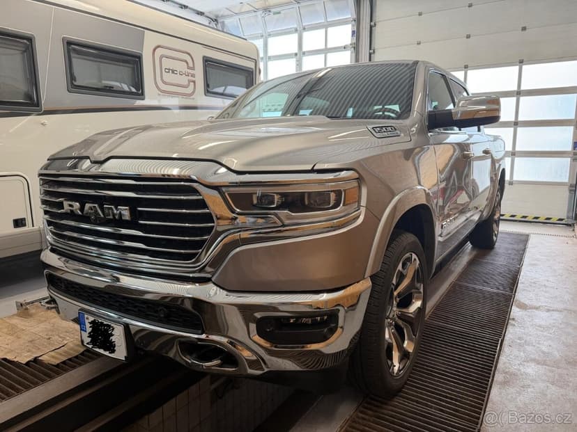 RAM 1500 LIMITED LONGHORN 4x4, DPH, 2 sady disků