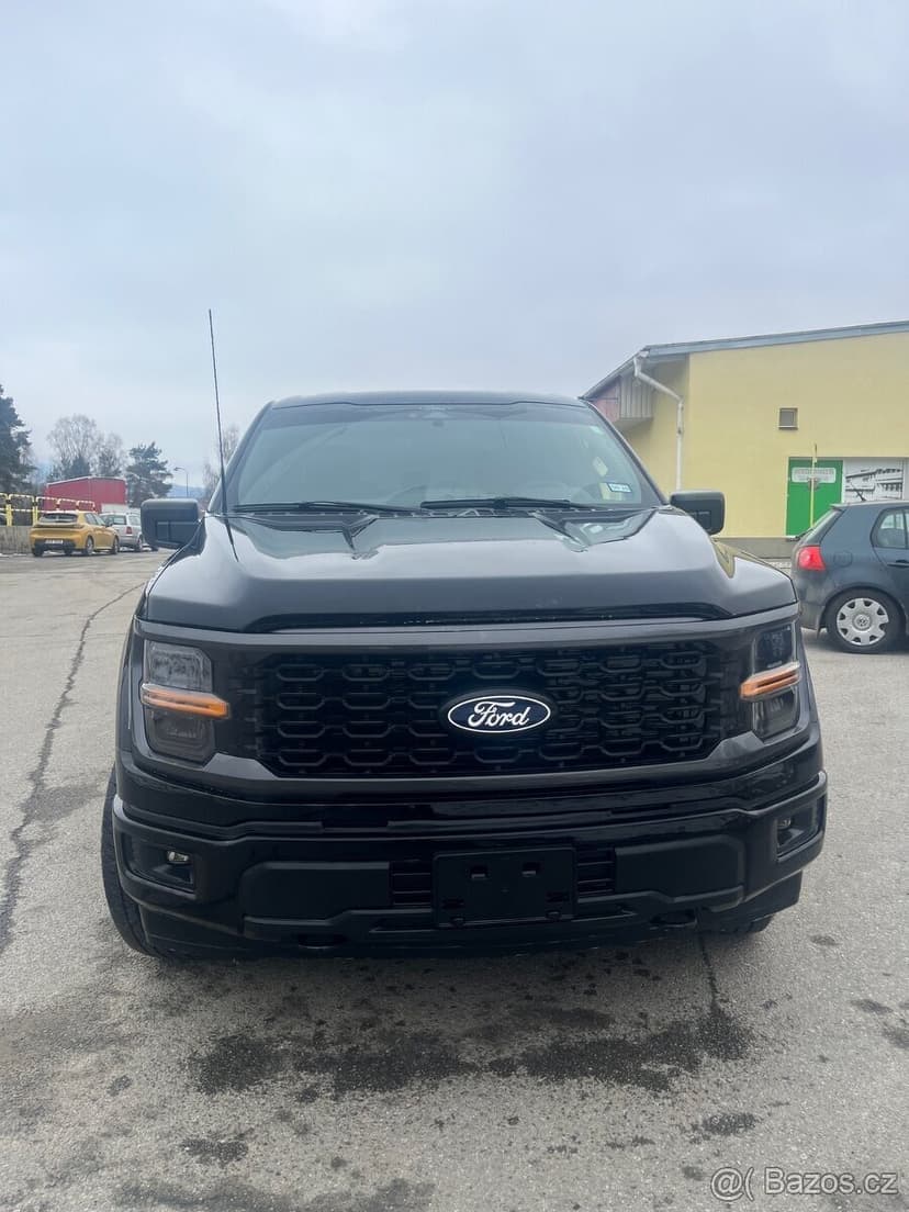 Ford F-150 STX 5.0 V8 4x4 (2024)