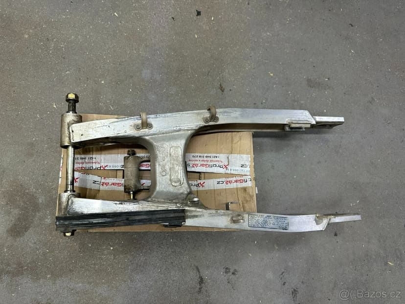 Kyvná vidlice s přepákováním - Honda XRV 750 RD04 r.v.90-92