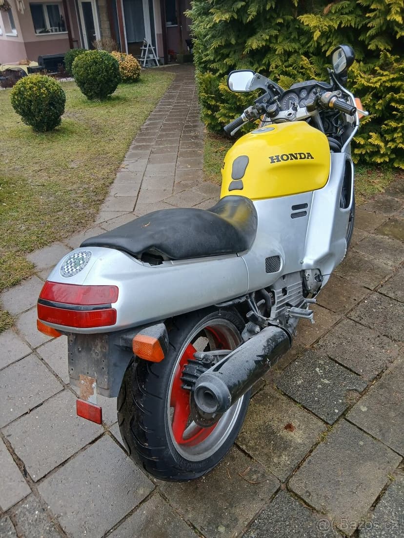 Honda CBR 1000 F PC21