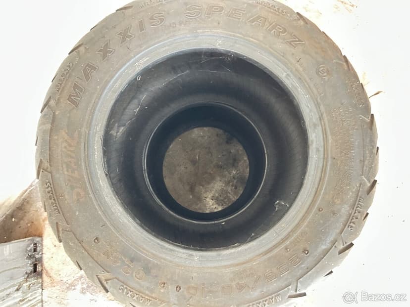 Pneu 255/40/10 maxxis