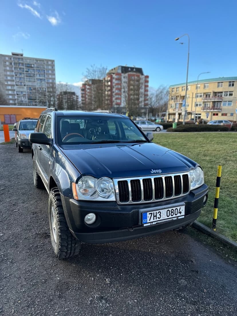Jeep Grand Cherokee 4.7 V8 LIMITED + LPG – zvednutý, drapáky