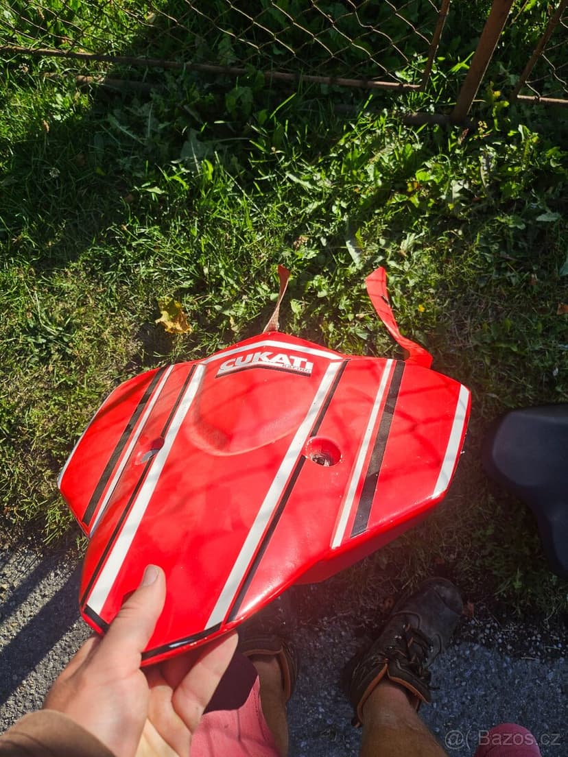 Suzuki GSXR 1000 K9 laminát a sedlo